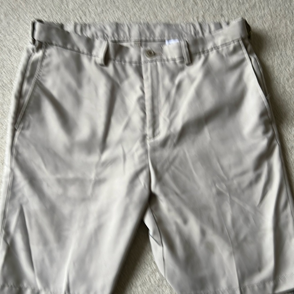 Mens Tan "HAGGAR" Kakis Shorts Size 36 ❤️
